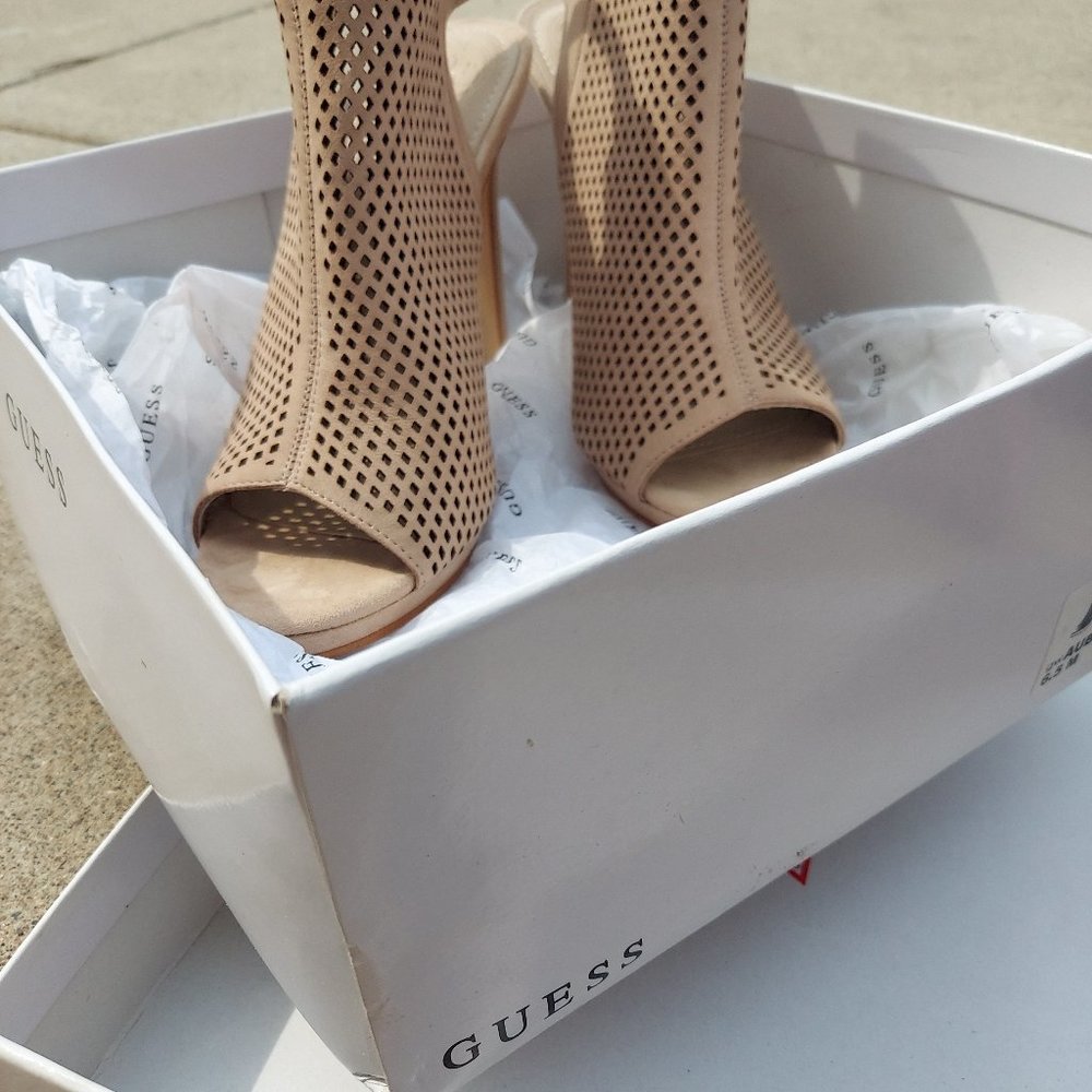 Guess Aubria